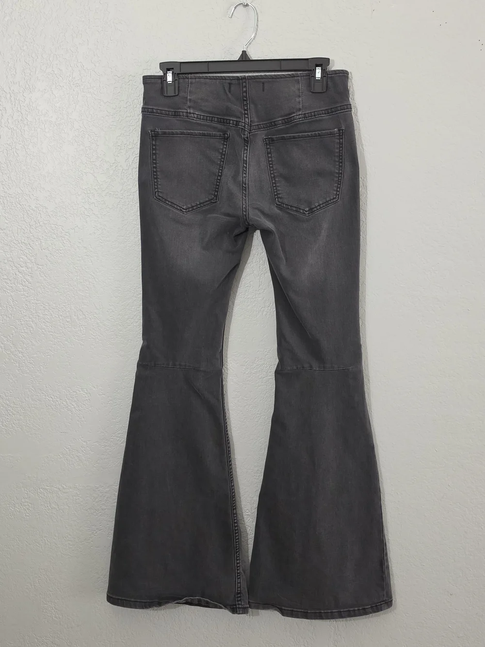 Free People Gummy Pull On Flare Leg Jeans Washed Black Low Rise Womens 26 S